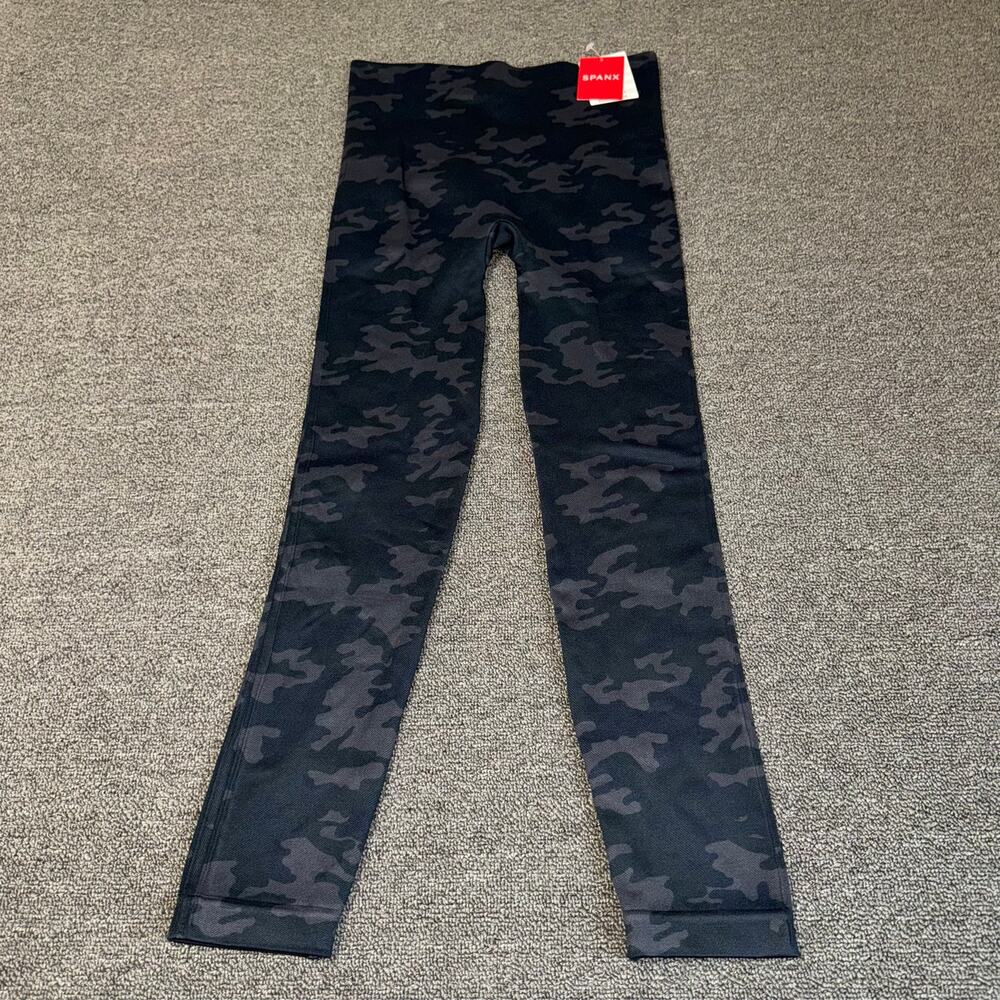 NWT Spanx Look at Me Now Seamless Leggings Women's‎ Medium Black Camo Gorpcore